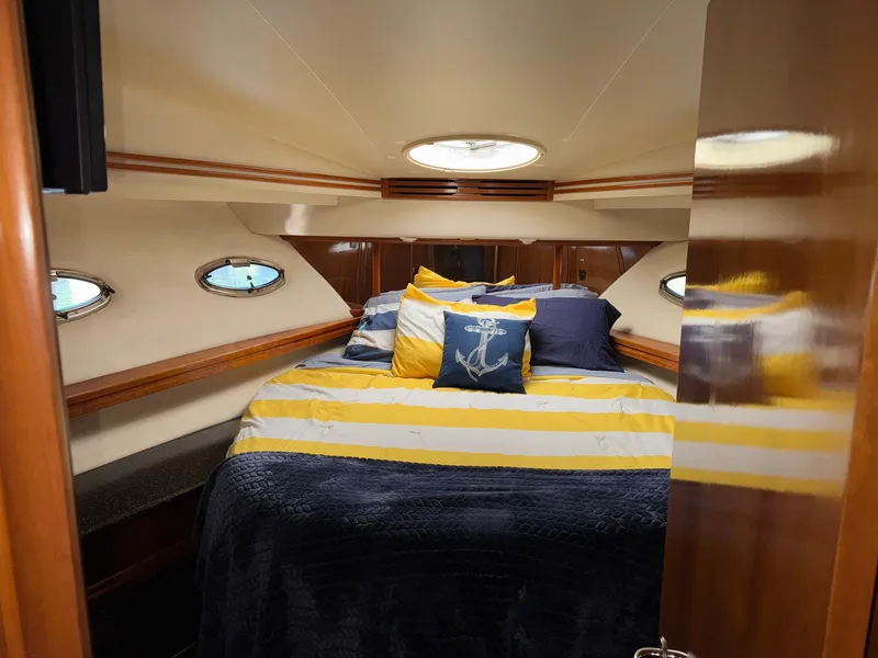 Slide: The Image of Carver 570 Voyager Pilothouse 2002 - 64