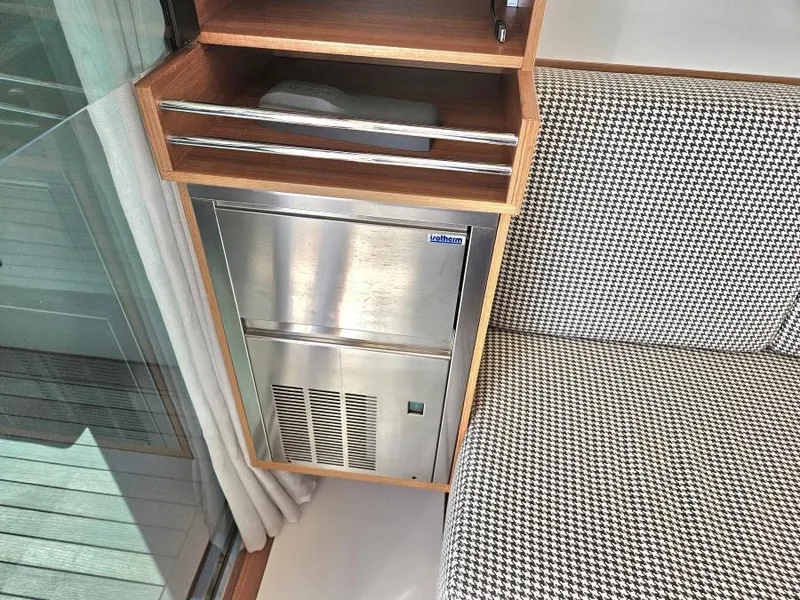 Slide: The Image of Delta Carbon 54 IPS 2018 - 48