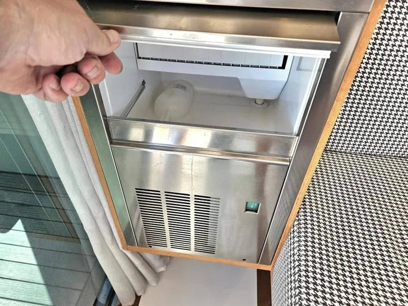 Slide: The Image of Delta Carbon 54 IPS 2018 - 49