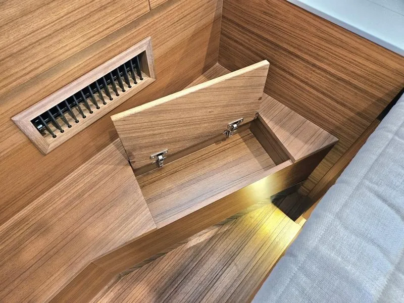 Slide: The Image of Delta Carbon 54 IPS 2018 - 61