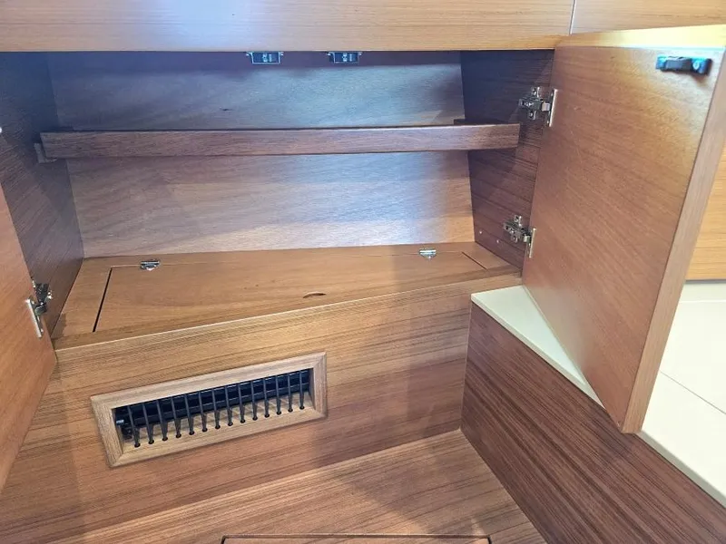 Slide: The Image of Delta Carbon 54 IPS 2018 - 63