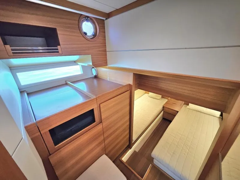 Slide: The Image of Delta Carbon 54 IPS 2018 - 77