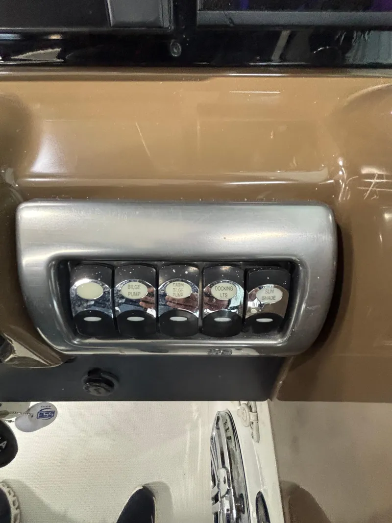 Slide: The Image of Control panel of a 2019 Formula 350 Crossover Bowrider I/O boat. - 29