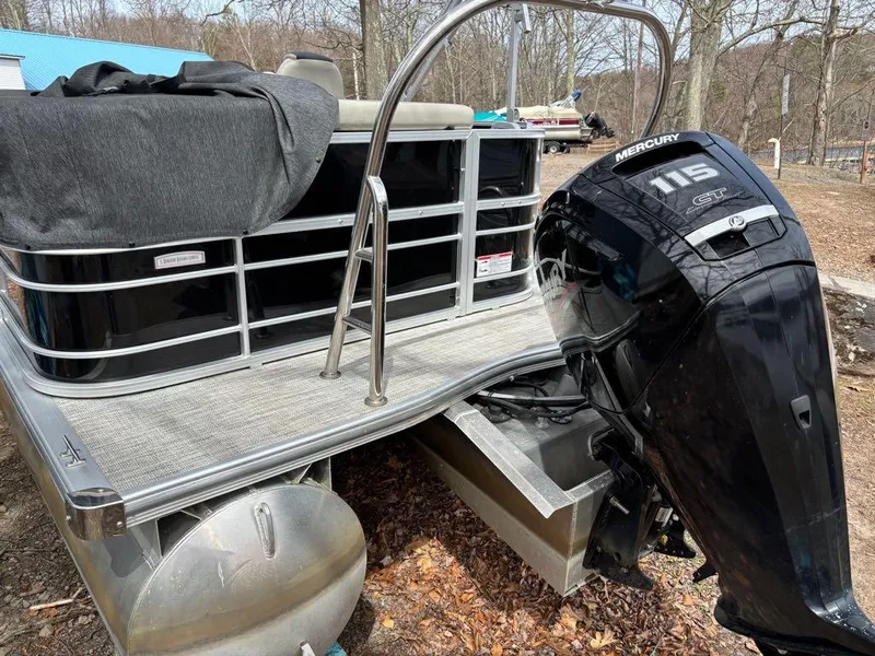 Slide: The Image of 2021 South Bay 200 Series S222CR pontoon boat with Mercury 115 GT engine. - 8