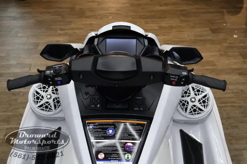 Slide: The Image of Yamaha FX Cruiser SVHO® 2025 - 14