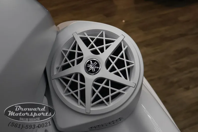 Slide: The Image of Yamaha FX Cruiser SVHO® 2025 - 16