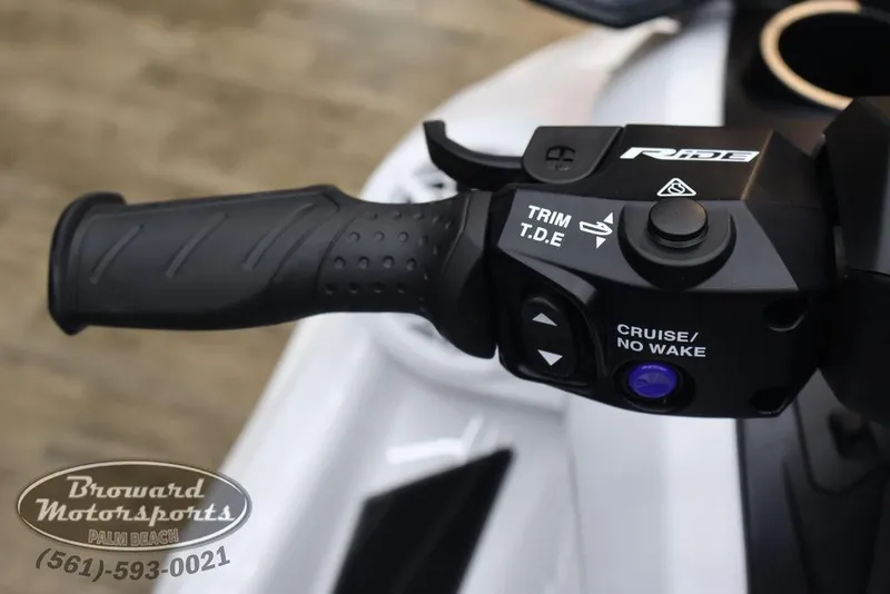 Slide: The Image of Yamaha FX Cruiser SVHO® 2025 - 17