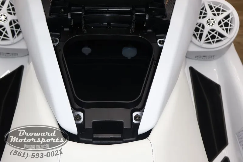 Slide: The Image of Yamaha FX Cruiser SVHO® 2025 - 23