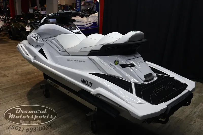 Slide: The Image of Yamaha FX Cruiser SVHO® 2025 - 4