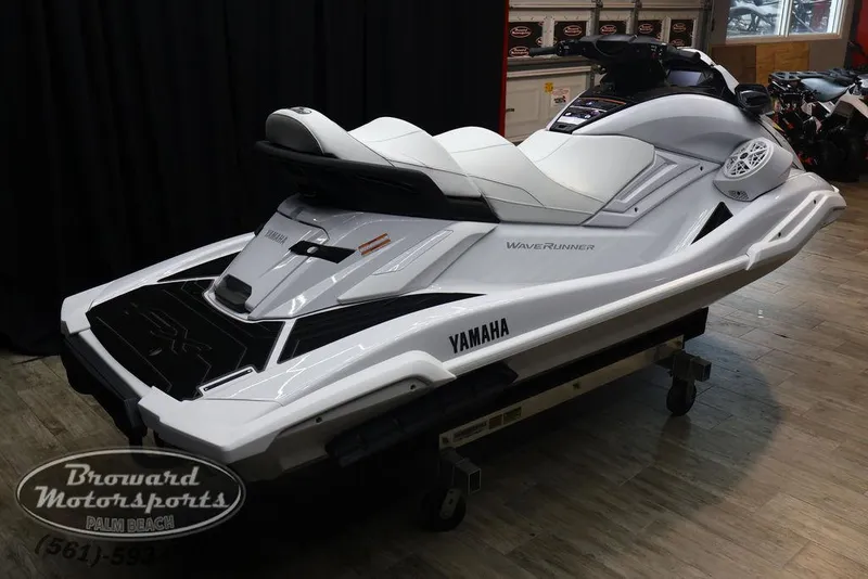Slide: The Image of Yamaha FX Cruiser SVHO® 2025 - 6