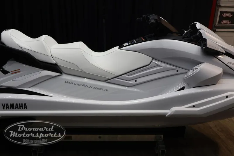 Slide: The Image of Yamaha FX Cruiser SVHO® 2025 - 7