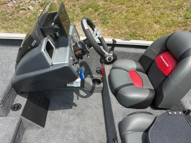 Slide: The Image of Tracker Savage 215 2025 - 86