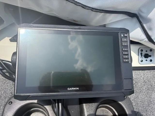 Slide: The Image of Tracker Savage 215 2025 - 93