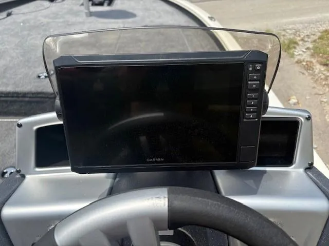 Slide: The Image of Tracker Savage 215 2025 - 96