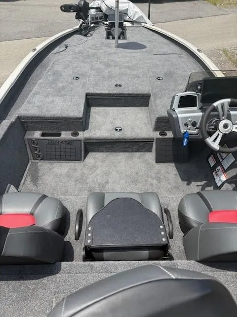 Slide: The Image of Tracker Savage 215 2025 - 97