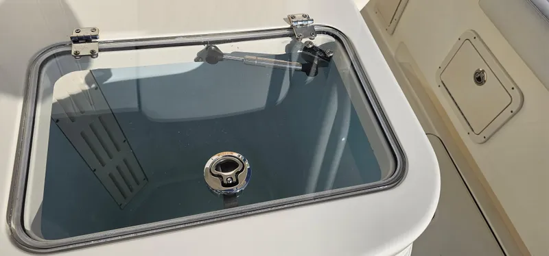 Slide: The Image of Livewell on 2016 World Cat 320 boat with glass lid and latch. - 15