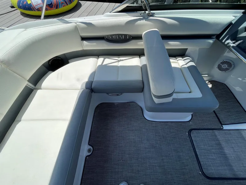 Slide: The Image of Interior of 2018 Cobalt CS22 boat with white and gray seating. - 7