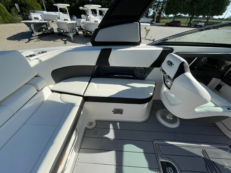 Slide: The Image of Chaparral 270 OSX 2025 - 55