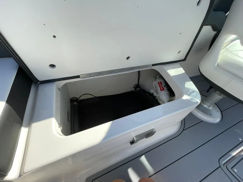 Slide: The Image of Chaparral 270 OSX 2025 - 58