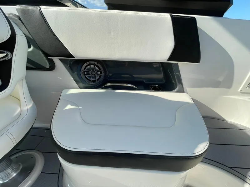 Slide: The Image of Chaparral 270 OSX 2026 - 52