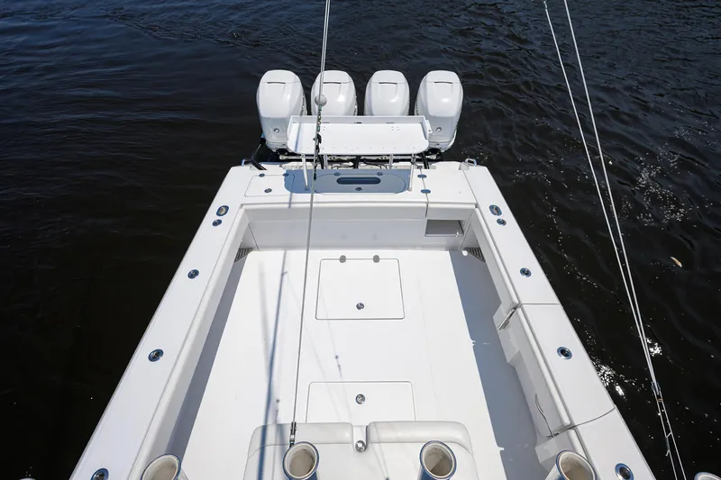 Slide: The Image of Bahama 41 Southern Accent - Cockpit, Engines - 11