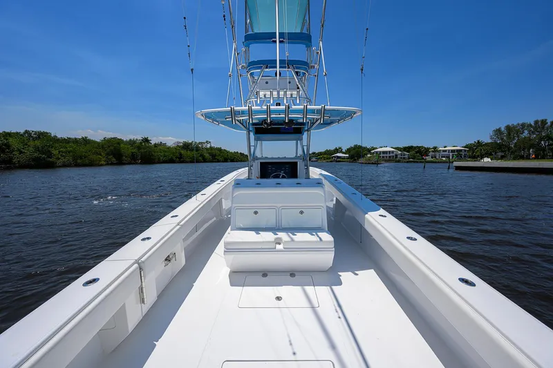 Slide: The Image of Bahama 41 Southern Accent - Seating - 16