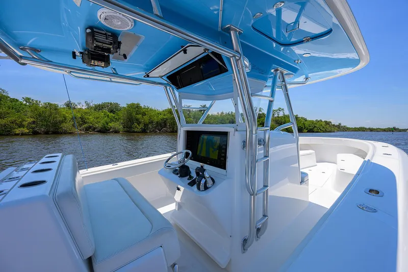 Slide: The Image of Bahama 41 Southern Accent - Console Electronics - 24