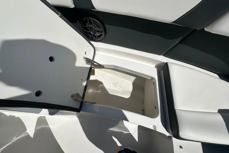 Slide: The Image of Chaparral 270 OSX 2023 - 53