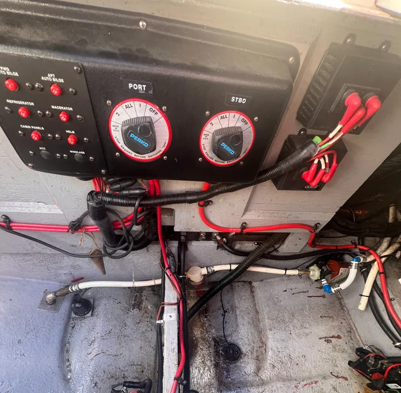 Slide: The Image of Control panel and wiring inside a 1998 Chaparral 270 Signature boat. - 30