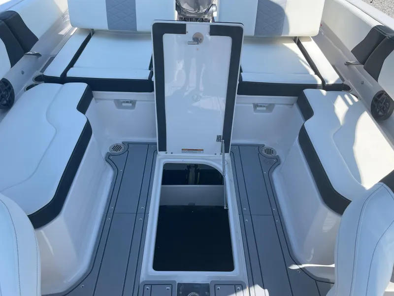 Slide: The Image of Chaparral 250 OSX 2025 - 53