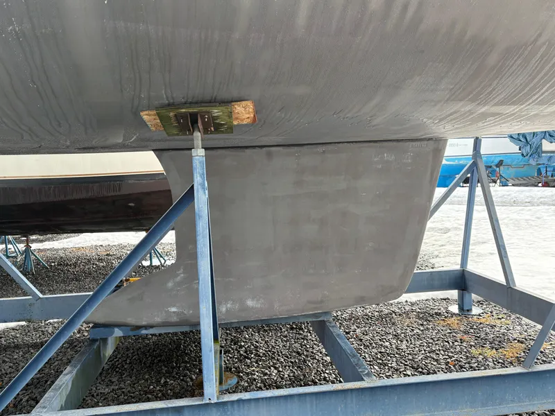 Slide: The Image of Beneteau Oceanis 40 (2011) keel on metal stand, gravel ground. - 4