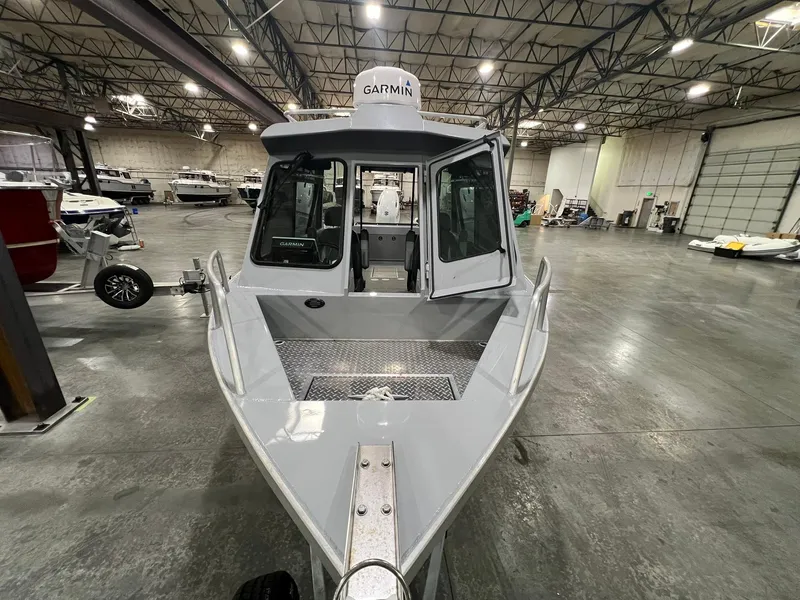 Slide: The Image of 2022 Hewescraft 210 Sea Runner ET HT boat in a spacious indoor showroom. - 13