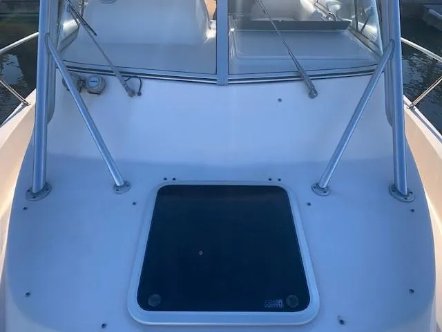 Slide: The Image of 2006 Grady-White Marlin 300 boat deck with windshield and hatch. - 5
