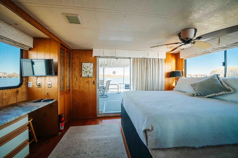 Slide: The Image of Cozy bedroom in a 1989 Sumerset houseboat with lake view and modern amenities. - 17