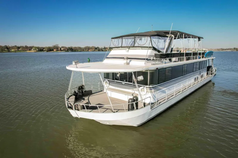 Slide: The Image of 1989 Sumerset houseboat on calm water under clear blue sky. - 9