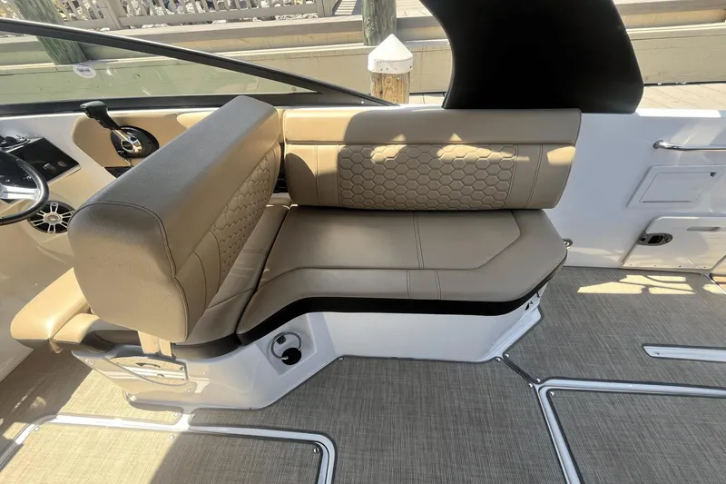 Slide: The Image of Sea Ray SDX 250 Outboard 2019 - 9