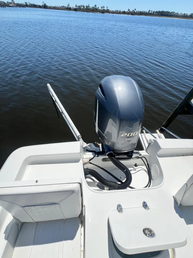 Slide: The Image of 2015 Sea Hunt BX 22 BR boat with Yamaha 200 engine on calm water. - 9
