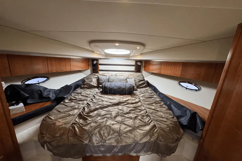 Slide: The Image of Cruisers Yachts 43C 2009 - 17