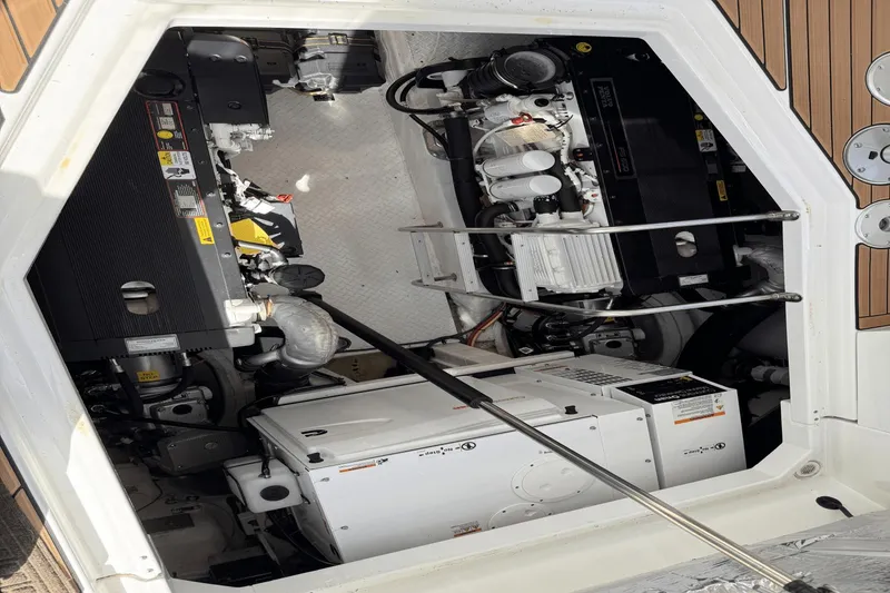 Slide: The Image of Cruisers Yachts 43C 2009 - 21