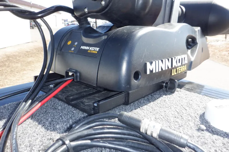 Slide: The Image of Minn Kota Ulterra motor on 2022 Crestliner 1950 Super Hawk boat deck. - 21