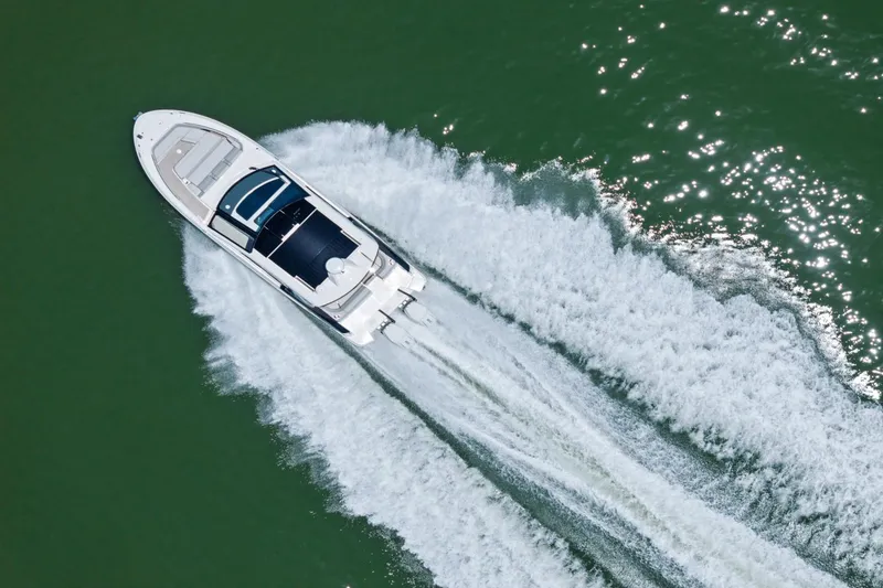 Slide: The Image of Sea Ray Sundancer 370 Outboard 2025 - 14