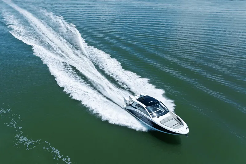 Slide: The Image of Sea Ray Sundancer 370 Outboard 2025 - 15