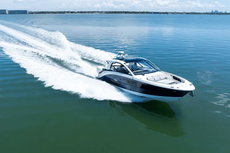 Slide: The Image of Sea Ray Sundancer 370 Outboard 2025 - 26