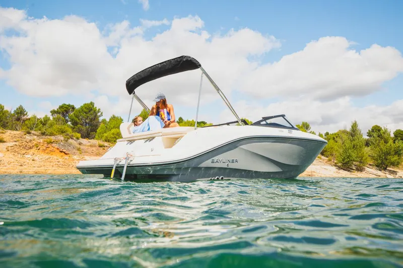 Slide: The Image of Bayliner V20i 2025 - 1