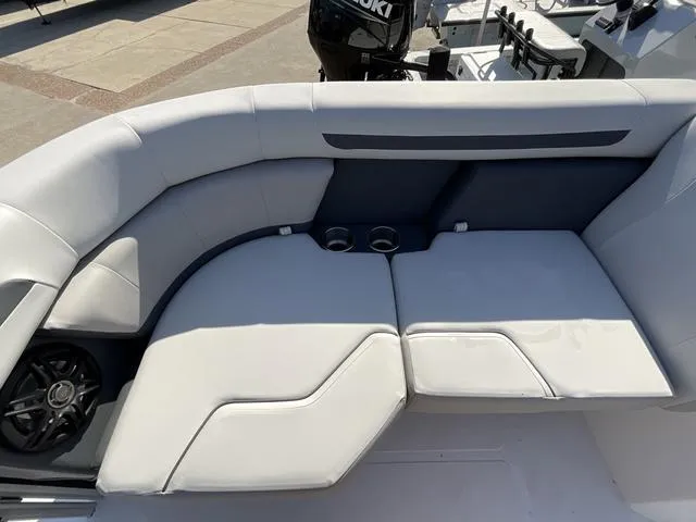 Slide: The Image of Hurricane FD2260REF 2025 - 10