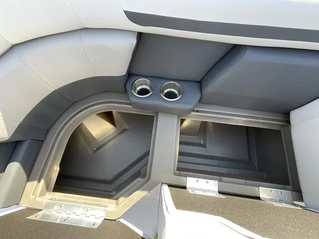 Slide: The Image of Hurricane FD2260REF 2025 - 11