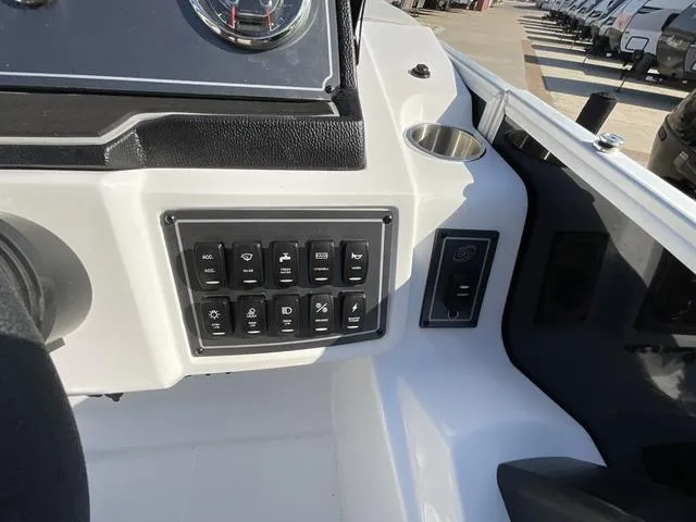 Slide: The Image of Hurricane FD2260REF 2025 - 17