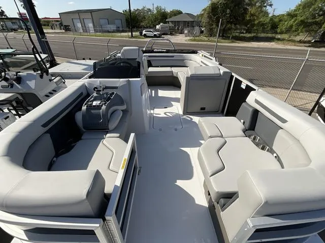 Slide: The Image of Hurricane FD2260REF 2025 - 7