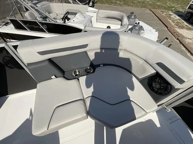 Slide: The Image of Hurricane FD2260REF 2025 - 8