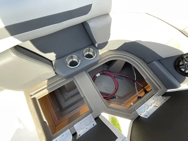 Slide: The Image of Hurricane FD2260REF 2025 - 9